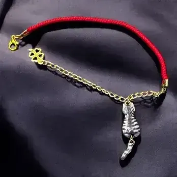 Produto: Pulseira da Sorte Artesanal com Pingente de Gato – Energia, Elegância e Proteção