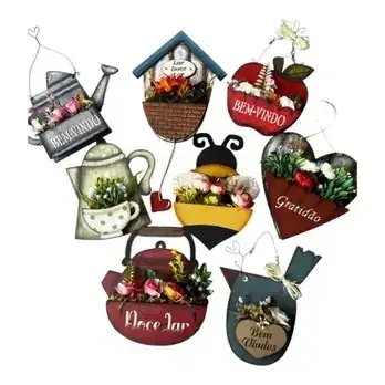 Produto: Decoração Artesanal em MDF: Pendurados com Flores e Mensagens, Perfeitos para Dar Boas-Vindas